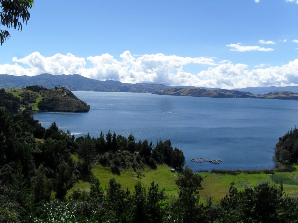 Lago de la tota en boyacá, donde fallecieron los jovenes