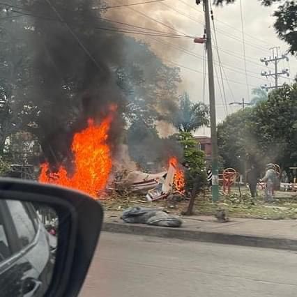 Una avioneta de la FAC se estrelló en zona urbana de Cali