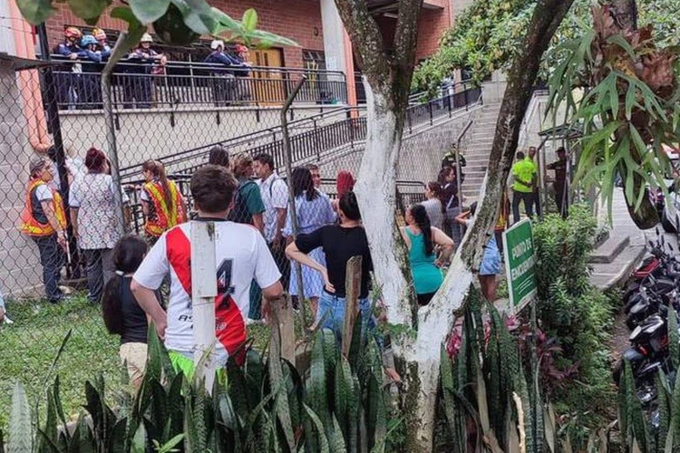 Cielo raso de desplomó en jardín infantil y mató a niño de 3 años