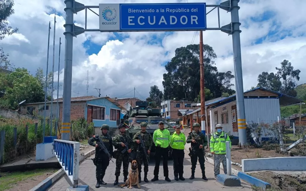 Colombia envía tropas militares a la frontera con Ecuador tras estallido violento