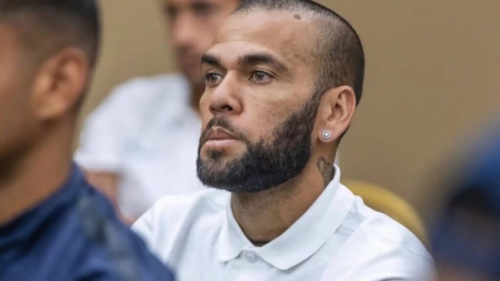 Dani Alves paga la fianza y queda en libertad