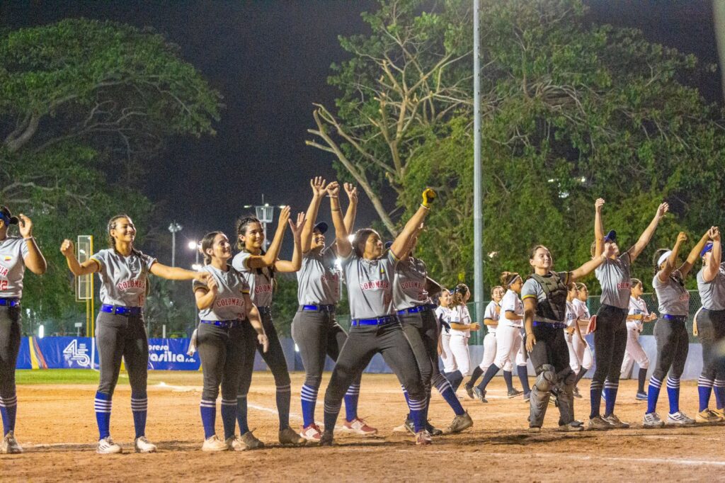 Softbol panamericano en Montería: con aplastante marcador Colombia venció a Argentina