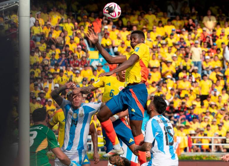 Colombia derrotó al campeón del mundo: con 2-1 barrió a Argentina